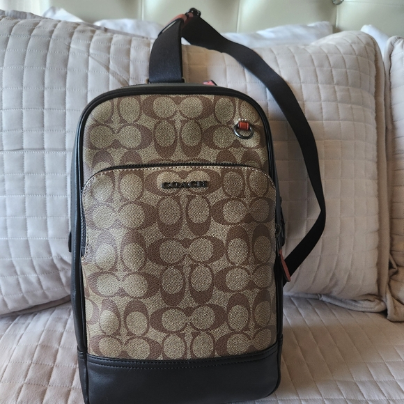 COACH Graham backpack - Picture 9 of 10